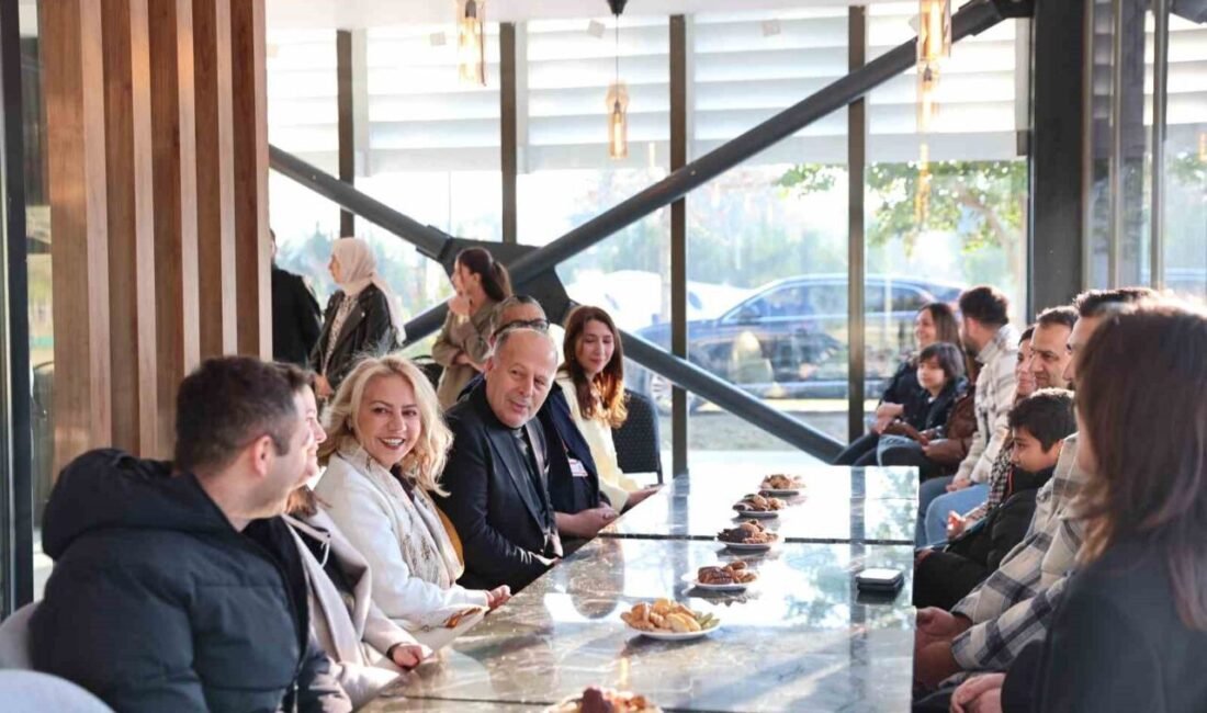 Yüreğir Belediyesi’nin Yüreğir Gastronomi Merkezi’nde düzenlediği ‘Erkekler Mutfakta’ etkinliği ile