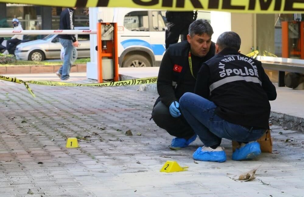 Antalya’da yaşanan korkunç olayda, eski eşi tarafından üzerine benzin dökülerek