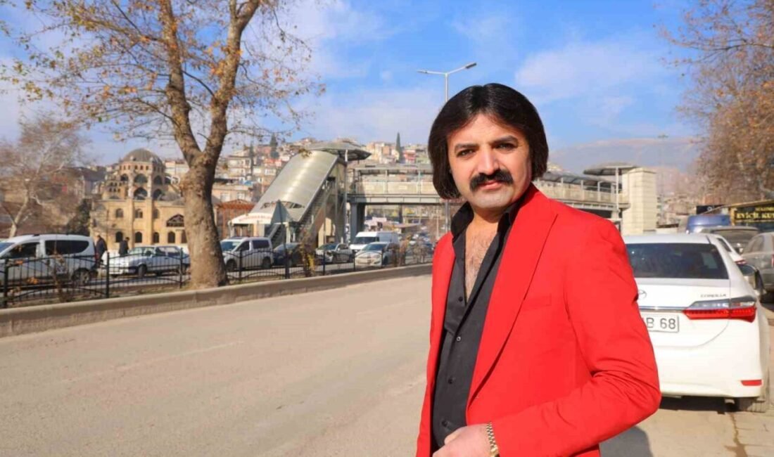 Kahramanmaraş’ta 1970’li yılların giyim tarzı ve Ferdi Tayfur’u andıran saç