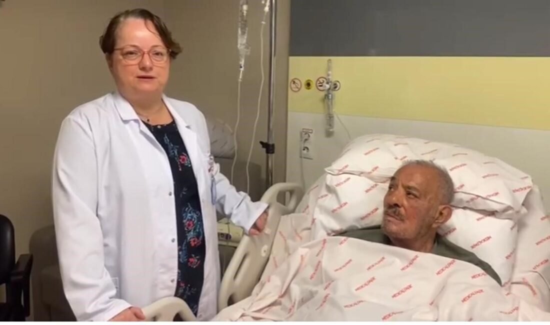 Usta sanatçı Ferdi Tayfur, Antalya’da tedavi gördüğü hastanede akşam saatlerinde