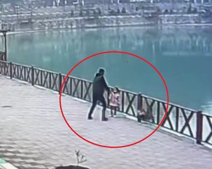 Hatay’ın Reyhanlı ilçesinde bulunan fotoğraf çekindiği esnada Yenişehir Gölü’ne düşen