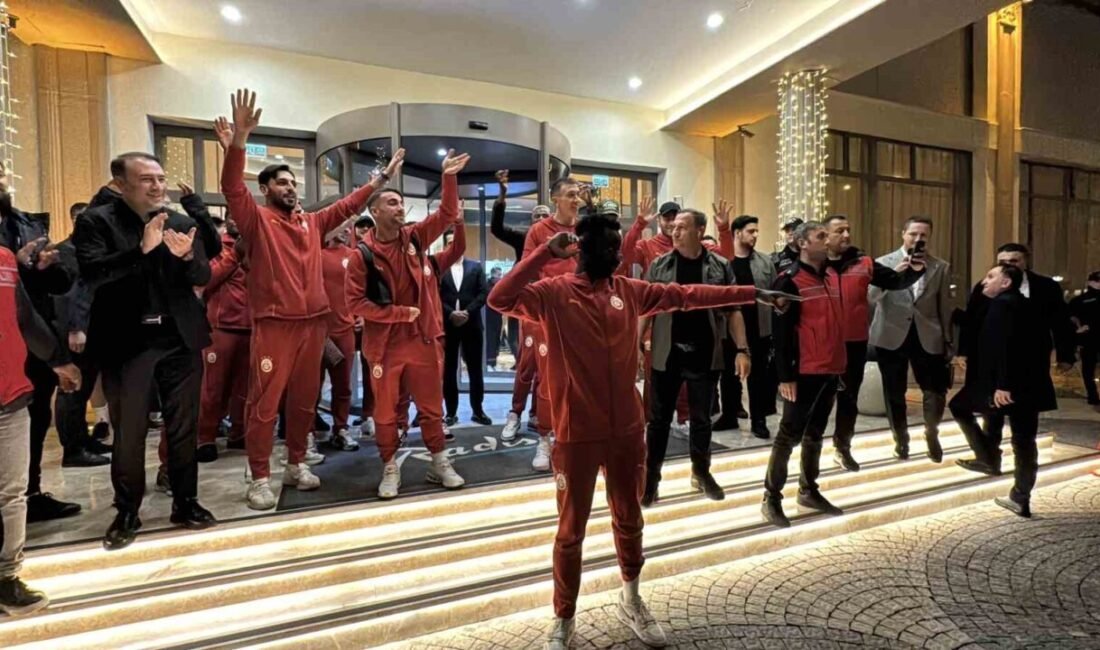 Galatasaray, yarın Atakaş Hatayspor ile yapacağı karşılaşma için Mersin’e geldi.