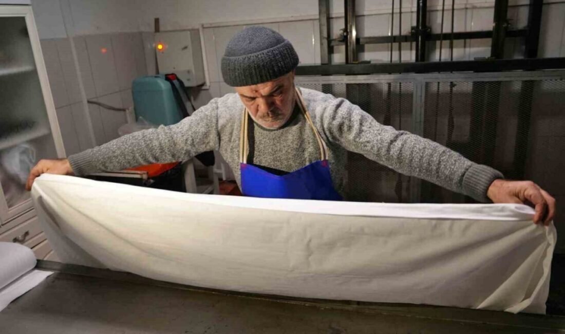 Antalya’da yaşayan 57 yaşındaki Mehmet Erbey, garsonluk ve ambulans şoförlüğü