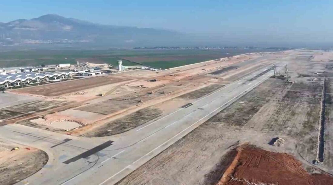 Hatay Valisi Mustafa Masatlı, Hatay havalimanında devam eden saha onarımı