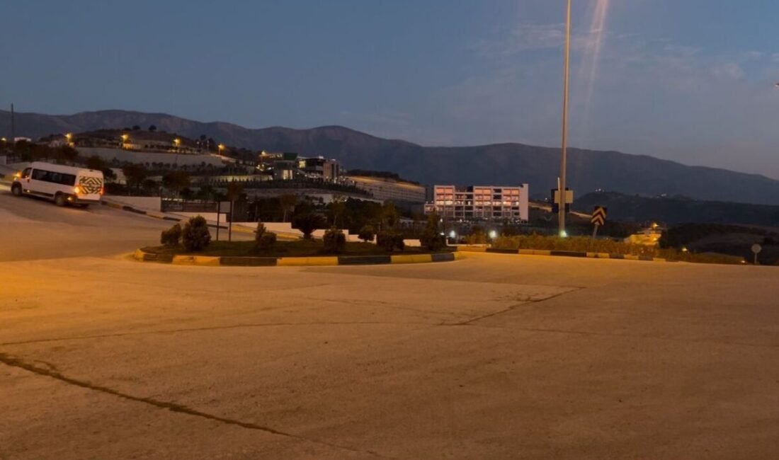 Hatay Valiliği, Yayladağı ilçesinde yaşanan 4.0’lık deprem sonrası kentte herhangi