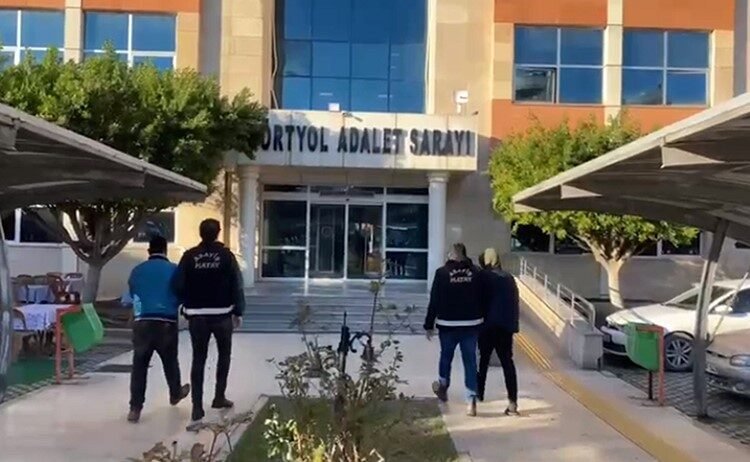 Hatay’da yapılan asayiş operasyonlarında çeşitli suçlardan aranan 5 kişi yakalandı.