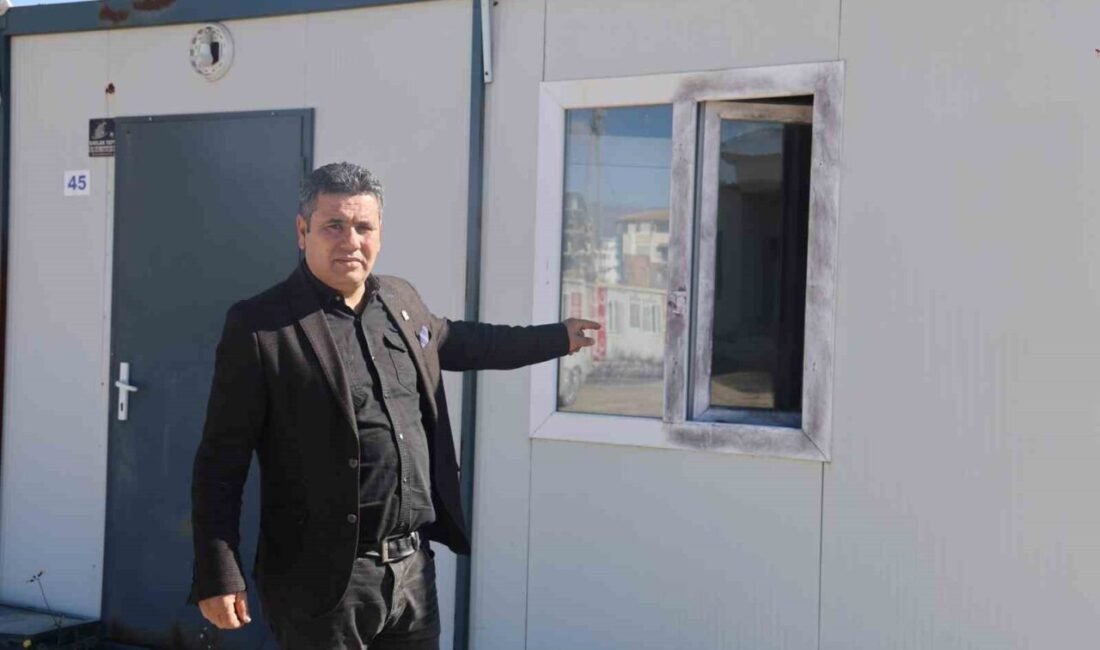 Hatay’da Memleket Partisi tarafından il başkanlığı olarak kullanılan konteyner hırsızlar