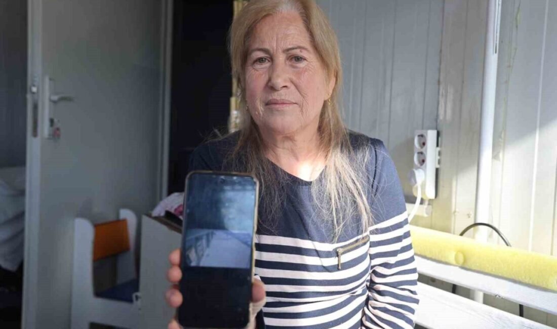 Hatay’da bir kadın, çarşıda çantasından su şişesini alırken içinde 200