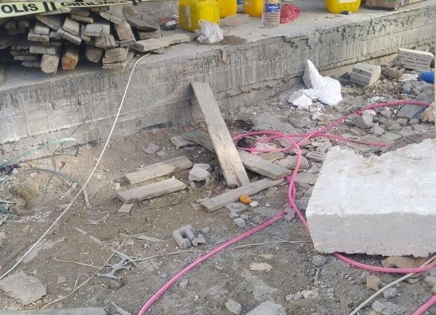 Mersin’in Tarsus ilçesinde inşaat bekçisi ölü bulundu. Alınan bilgiye göre