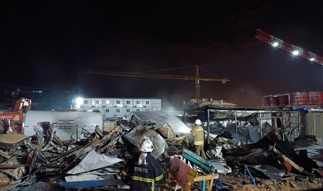 Hatay’da şantiye alanında işçilerin kaldığı konteyner yatakhane yanarak kullanılmaz hale