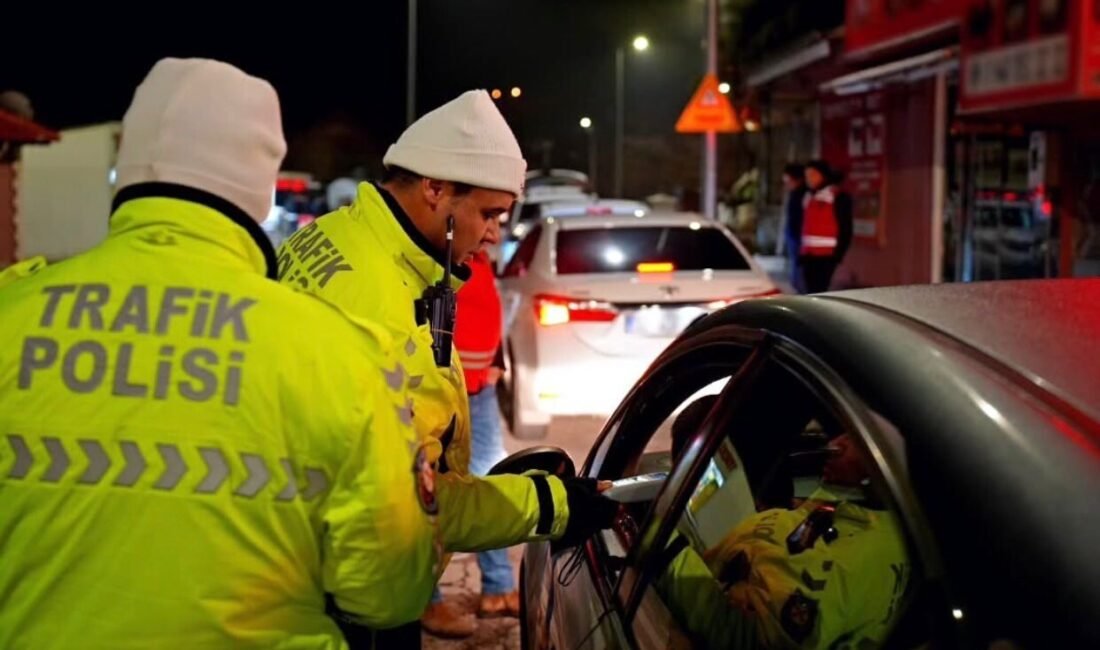 Isparta’da yapılan trafik denetimlerinde 7 sürücüye idari para cezası uygulandı.