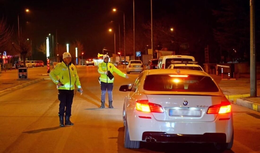 Isparta İl Emniyet Müdürlüğü Trafik Şube Amirliği ekipleri, Fatih Mahallesi’nde