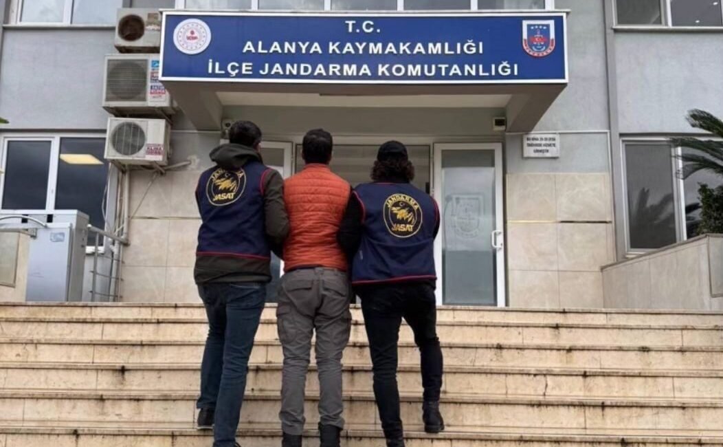 Antalya’da Jandarma Dedektifleri (JASAT) tarafından son 72 saatte 193 aranan