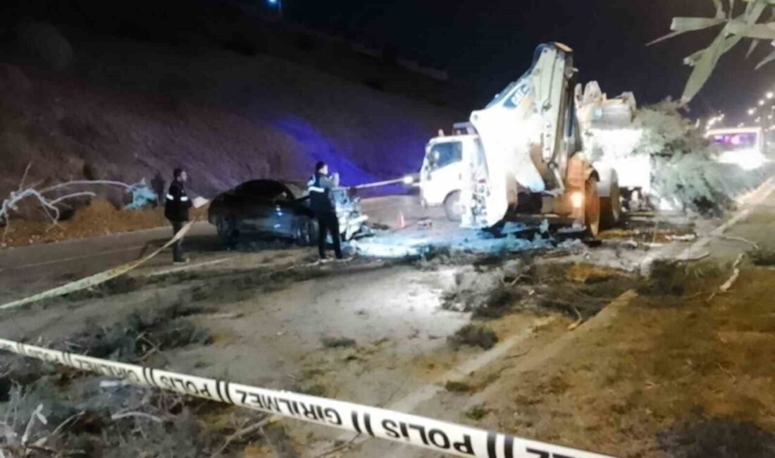 Kahramanmaraş’ta otomobilin iş makinesine çarpması sonucu meydana gelen kazada 1