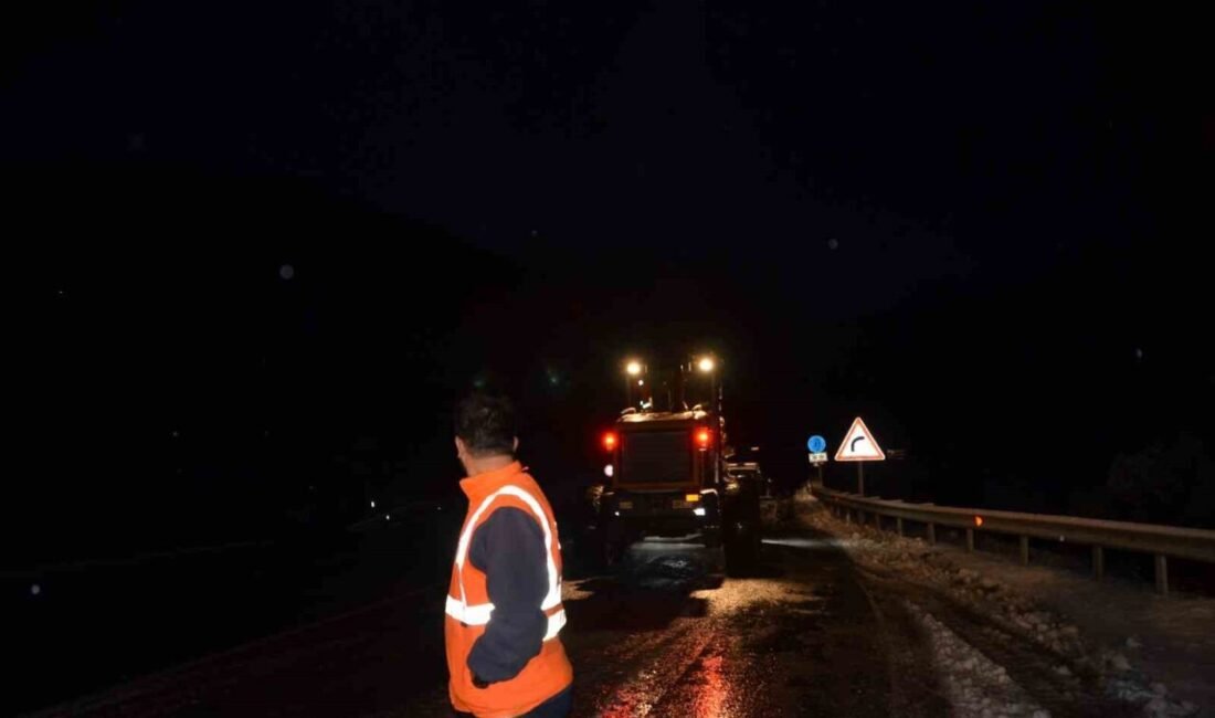 Antalya-Konya karayolunda kar sebebiyle tırlara geçiş kısıtlaması kalktı, ulaşım normale