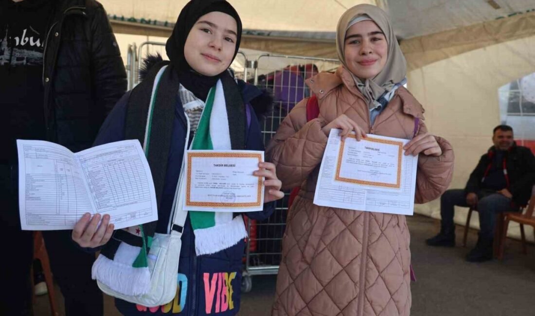 Hatay’daki sınır kapılarından Suriyeli vatandaşların ülkelerine dönüşleri sürüyor. Yarıyıl tatilinin