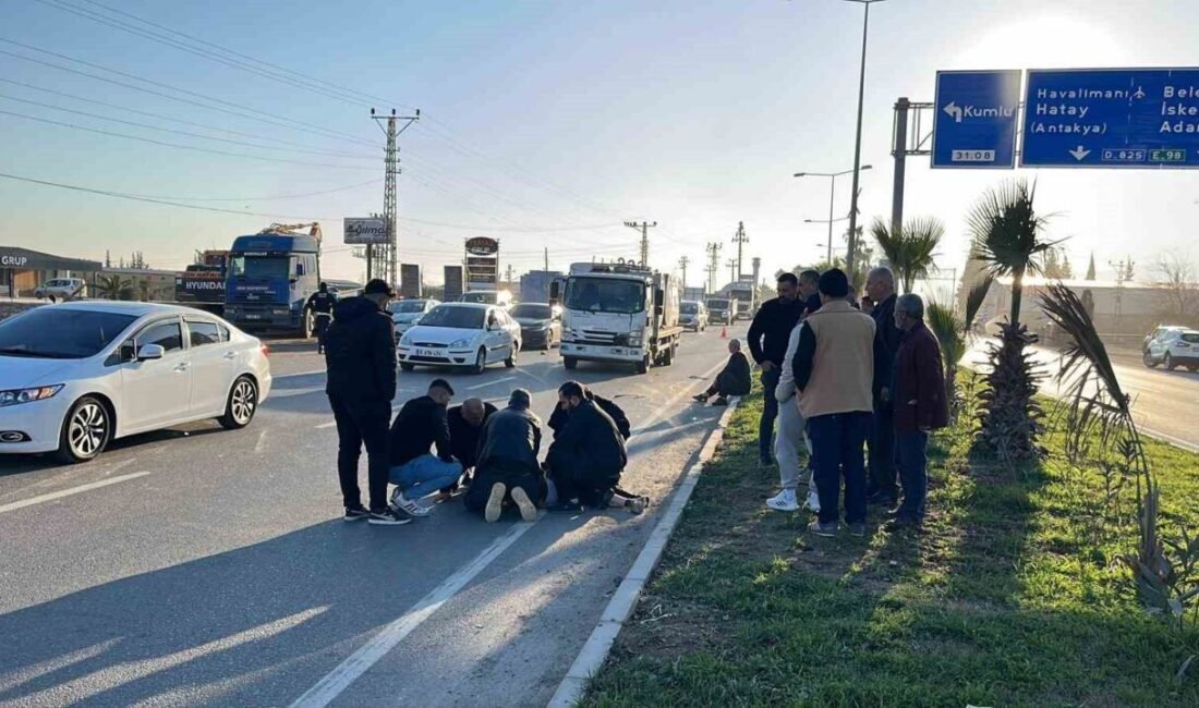 Hatay’ın Kırıkhan-Antakya çevre yolunda karşıdan karşıya geçmeye çalışan kadın, kamyonun