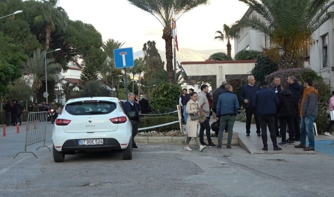 Alanya Kaymakamı Fatih Ürkmezer, 4.5 büyüklüğündeki depremin yoğun olarak hissedilmesinin