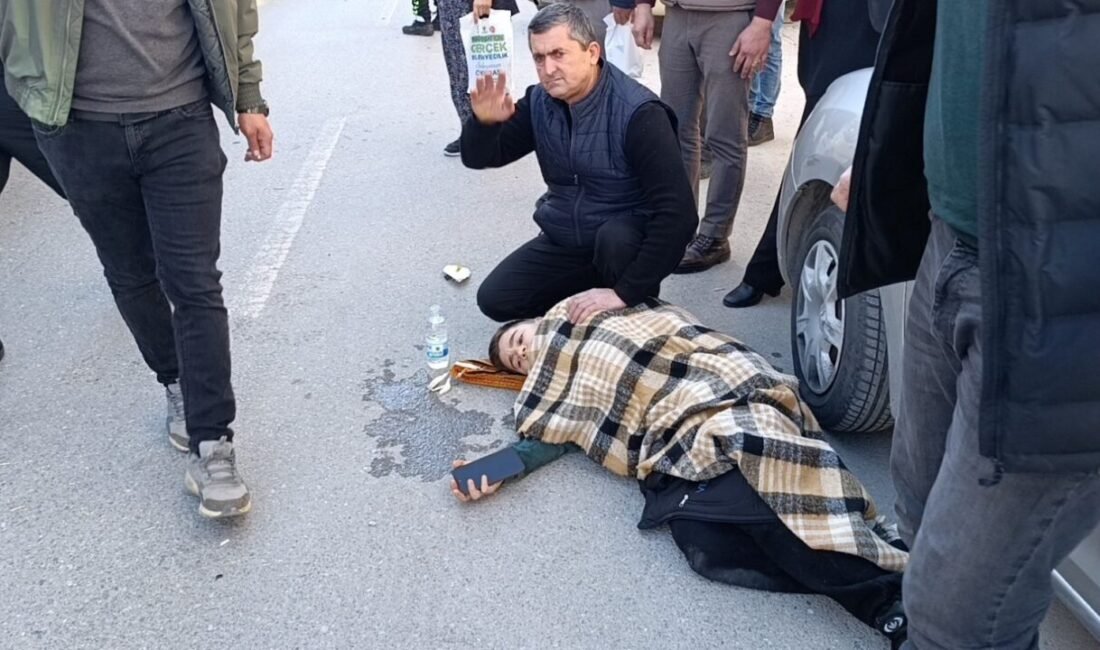 Antalya’da seyir halindeki otomobile arkadan çarpan 13 yaşındaki elektrikli bisiklet