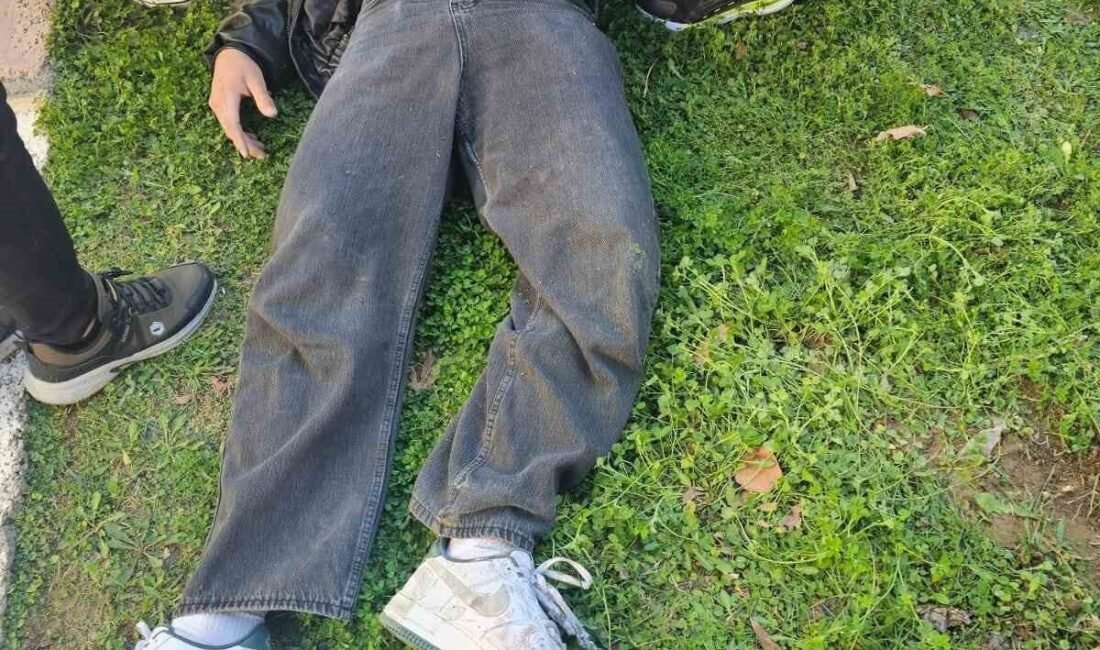 Antalya’da seyir halindeki iki motosikletin çarpışması sonucu meydana gelen kazada