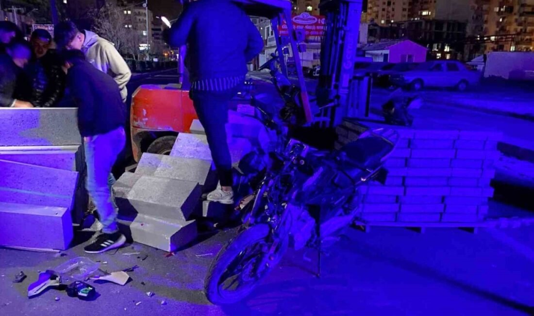 Mersin’in Erdemli ilçesinde motosiklet kazasında sürücünün kopan parmağının bulunması için