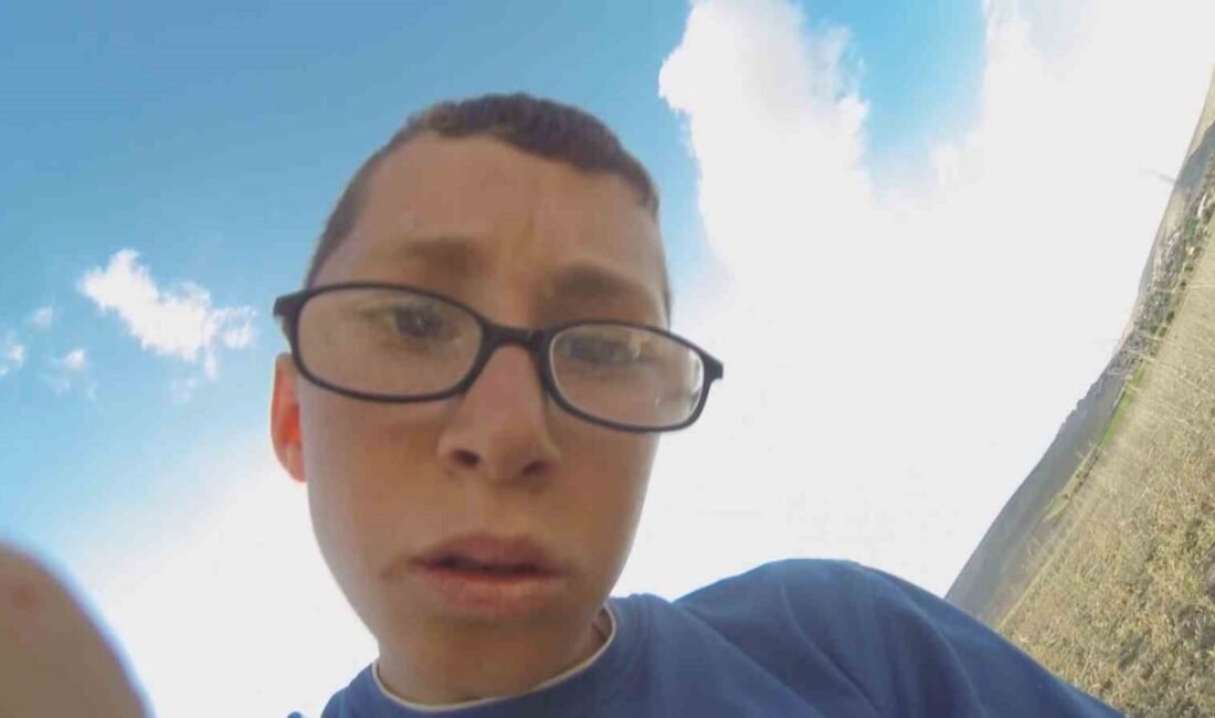 Adana’da çekim yapan Turgut Kızıltaş’ın dronu bir köy yakınına düştü.