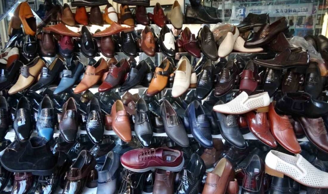 Kahramanmaraş’ta geleneksel kundura ustalığını üç kuşaktır sürdüren Mungan ailesi, el