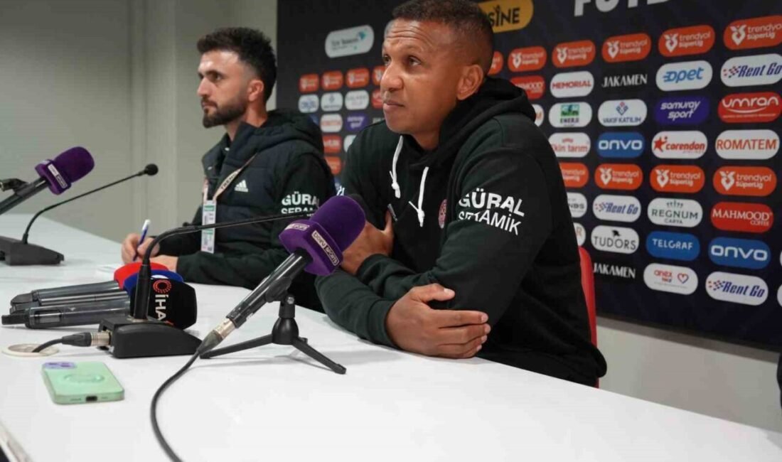 Antalyaspor Teknik Sorumlusu Mehmet Aurelio, kendi sahasında Eyüpspor’a 4-1 mağlup