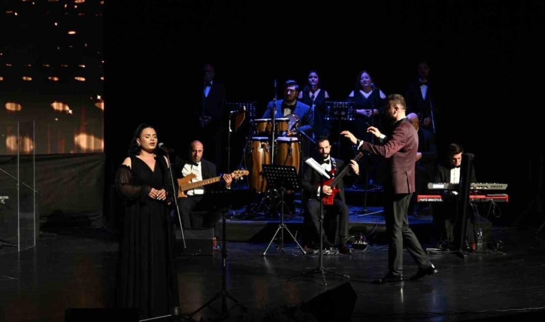 Mersin Büyükşehir Belediyesi Türk Sanat Müziği Topluluğu’nun düzenlediği ’Bir Hoş