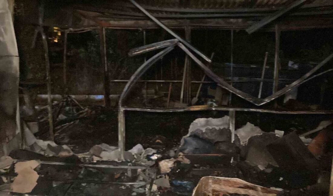 Mersin’in Erdemli ilçesinde evdeki tüpün patlaması sonucu çıkan yangında bir