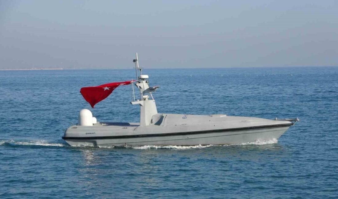 Mersin’de, Türk savunma sanayisi bünyesinde geliştirilen İnsansız Deniz Aracı (İDA)