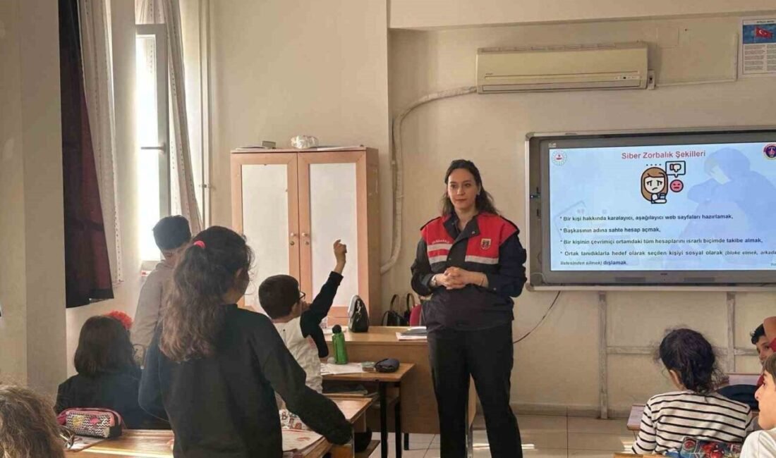 Mersin’de İl Jandarma Komutanlığı ekiplerince, güvenli ve bilinçli internet kullanımını