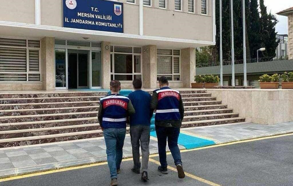 Mersin’de yağma suçundan aranan 2 hükümlü, jandarmanın çalışmasıyla yakalandı. İl