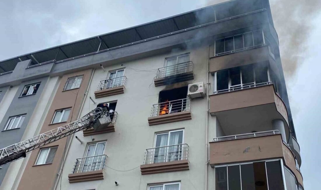 Osmaniye’de bir apartman dairesinde çıkan yangın paniğe neden olurken, alevler