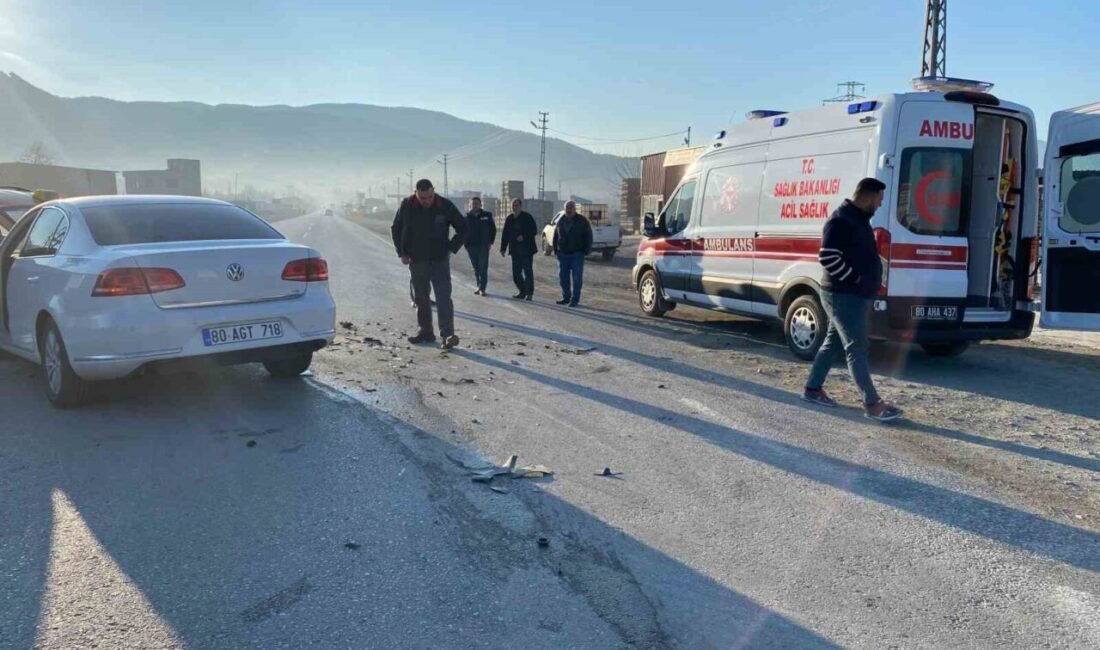 Osmaniye’de ticari taksi ve otomobilin kafa kafaya çarpıştığı kazada 2