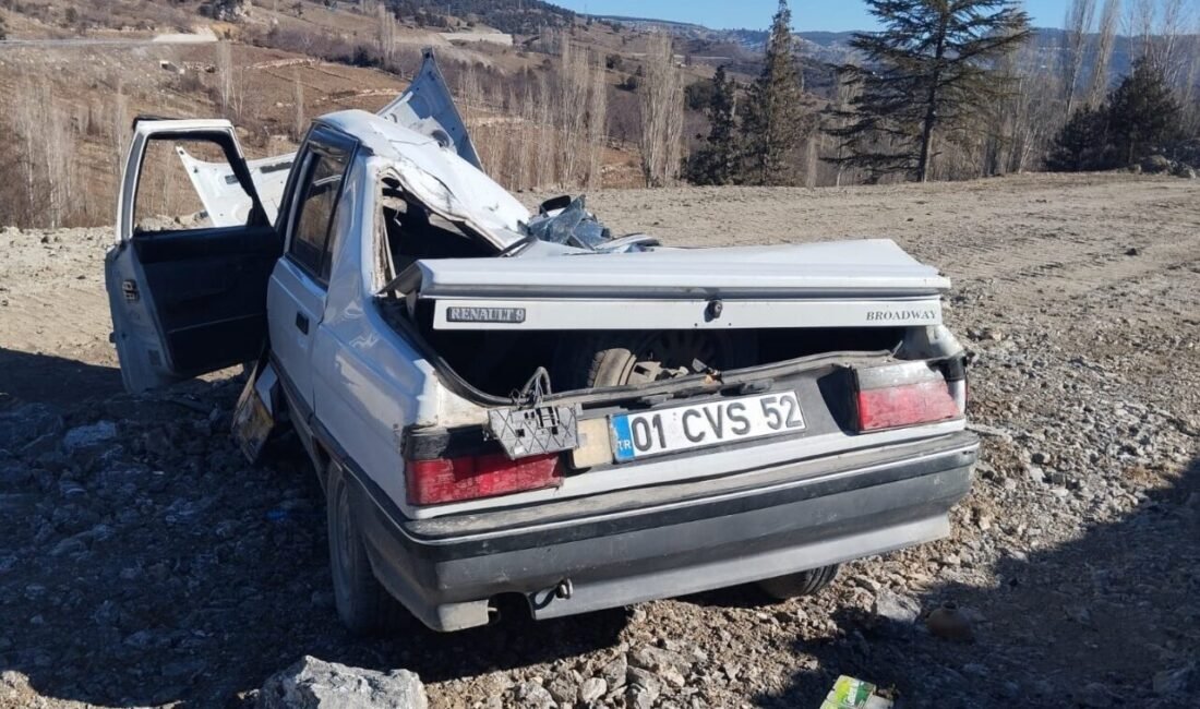Mersin’de şarampolden aşağı yuvarlanan ve hurdaya dönen otomobilin sürücüsü ağır