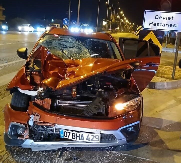 Mersin’in Silifke ilçesinde otomobilin çarptığı 2 kişi hayatını kaybetti. Kaza,