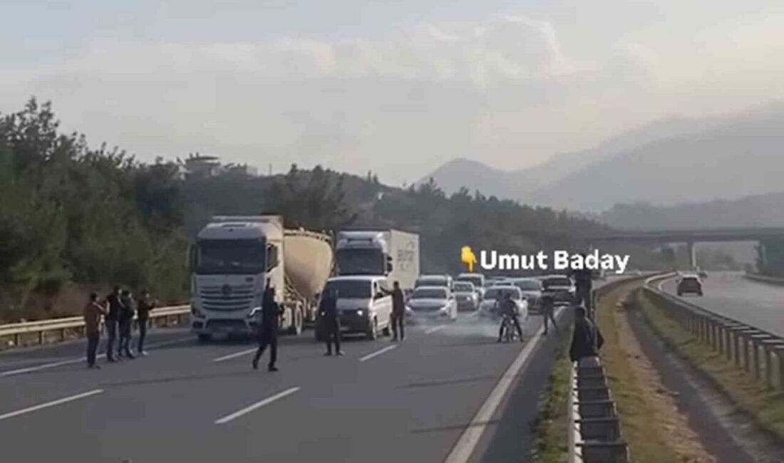 Hatay’ın Payas ilçesinde otoyolu kapatarak yarış yapan 24 şahsa toplamda