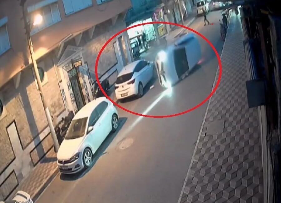 Hatay’ın İskenderun ilçesinde park halinde olan araca çarpan otomobilin takla