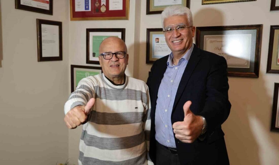 Adana’da unutkanlık ve dengede duramama şikayetiyle sedyede doktora başvuran 70