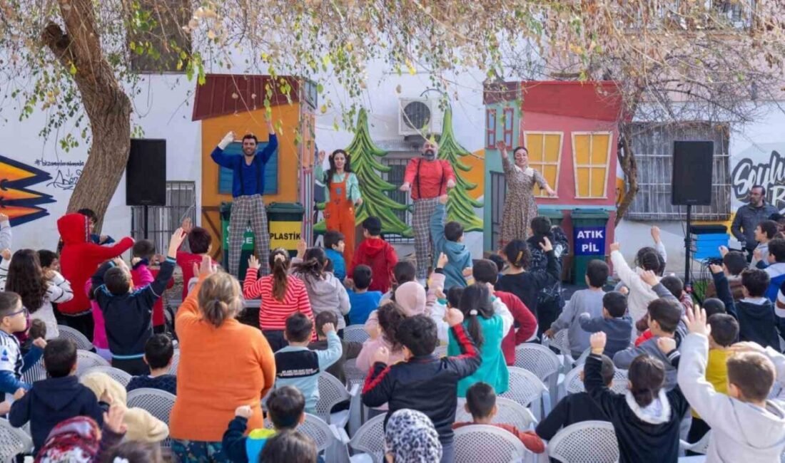 Seyhan Belediyesi, “Sokakta Tiyatro Var” etkinliğiyle yarıyıl tatilinde mahalleleri tiyatro