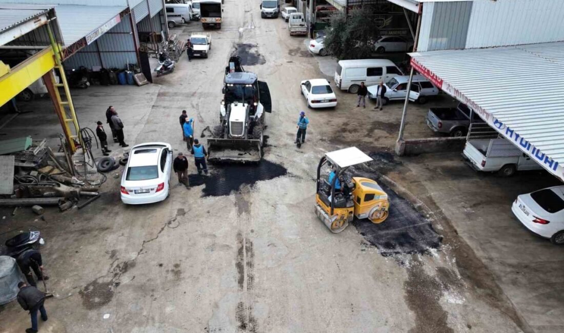 Silifke Belediyesi kent genelinde sürdürdüğü asfalt, parke ve yol yama