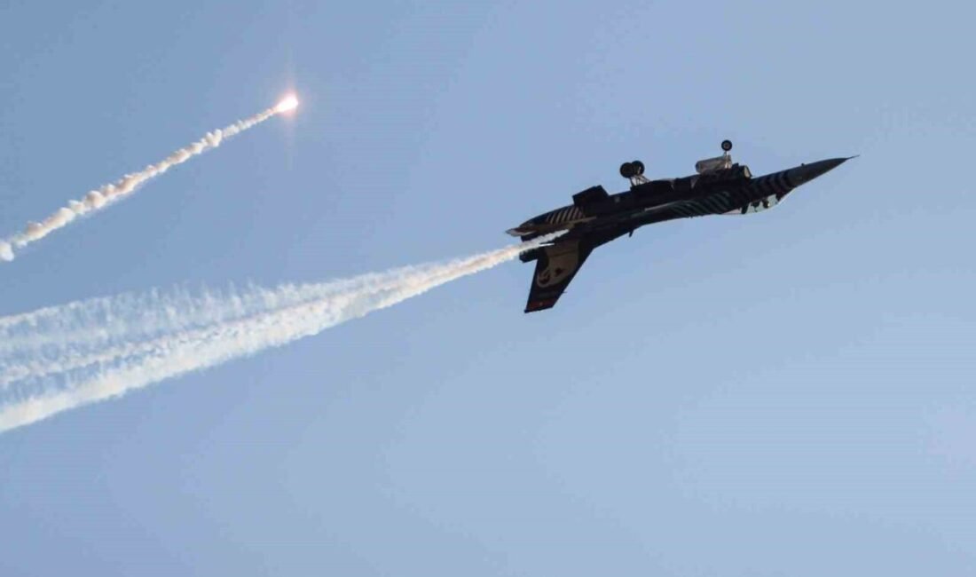 Türk Hava Kuvvetlerinin akrobasi timi SOLOTÜRK, 2025’in ilk gösteri uçuşunu