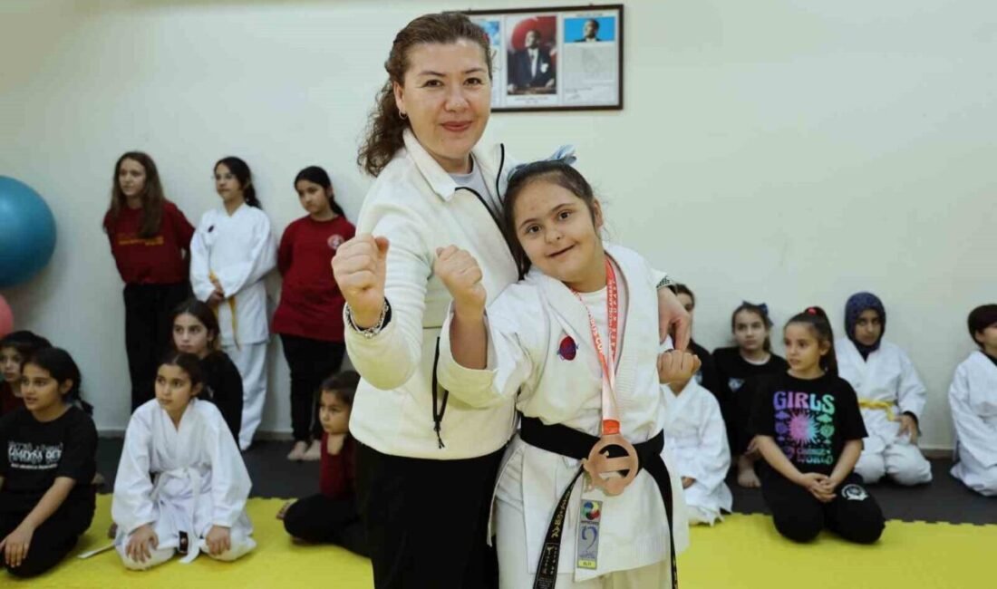 Adana’da 12 yaşındaki down sendromlu Ayşegül Reyyan Şimşek, hayatında yaşadığı