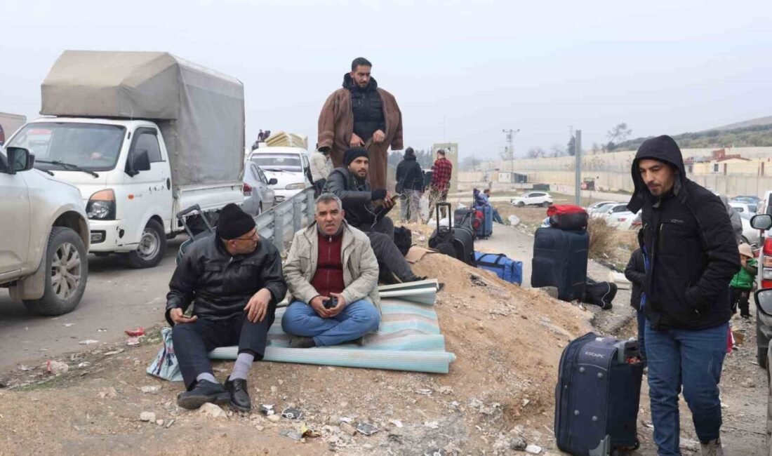 HATAY (İHA) – Hatay’da bulunan sınır kapılarından Suriyeliler, memleketlerine dönüşlerini