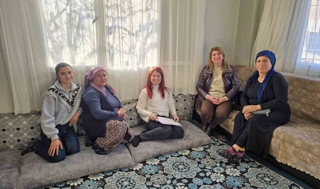 Tarsus Belediyesi, kadınların güçlenmesi için başlattığı ev ziyaretlerine devam ediyor.