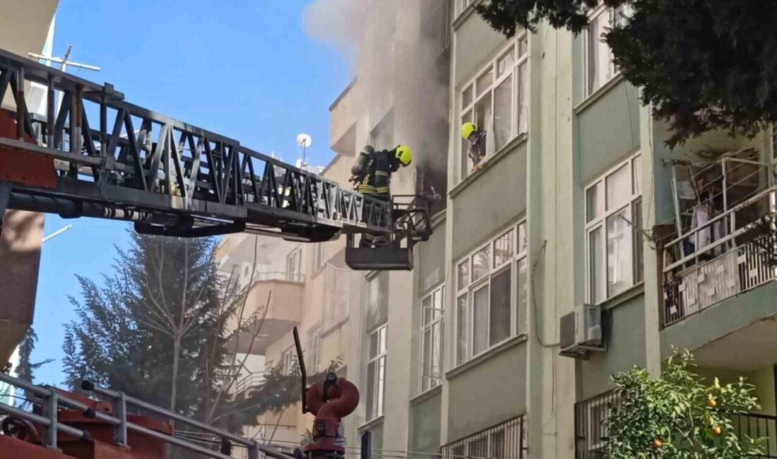 Mersin’in Tarsus ilçesindeki bir evde henüz bilinmeyen bir nedenle yangın