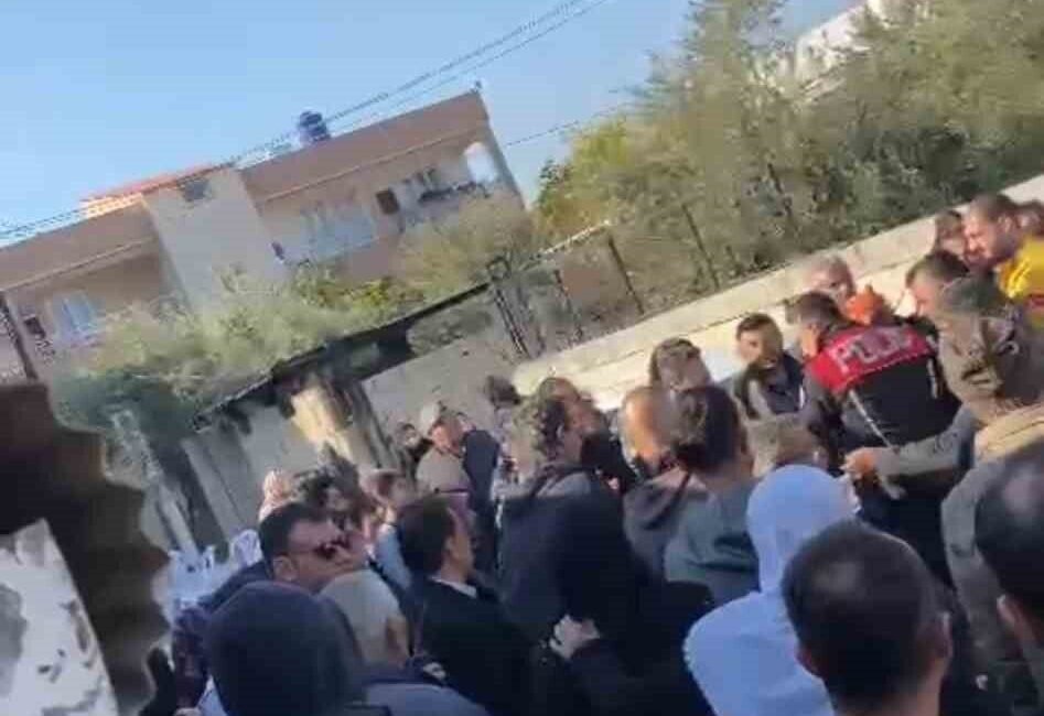 Hatay’ın Reyhanlı ilçesinde 2 kişinin yaralandığı taziye çadırı saldırısıyla ilgili