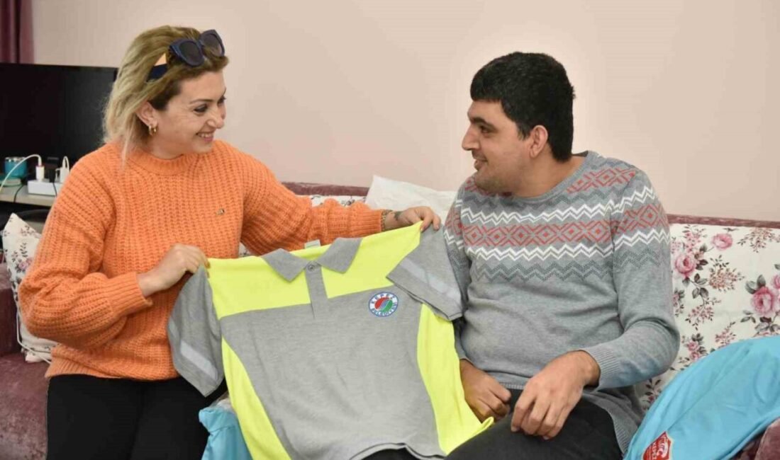 Antalya’nın Kepez ilçesinde her sabah evinin penceresinden izlediği belediye park