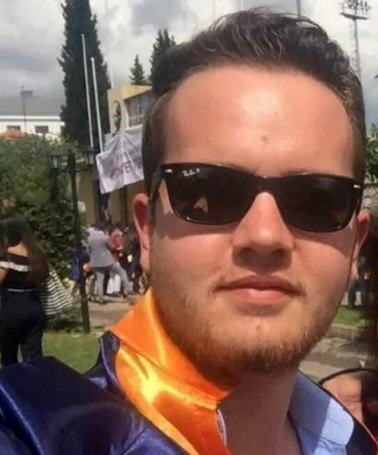 Adana’da trafikte tartıştığı kişi tarafından kafasına kaldırım taşıyla vurulan genç